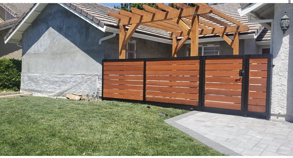 Horizontal wood fence