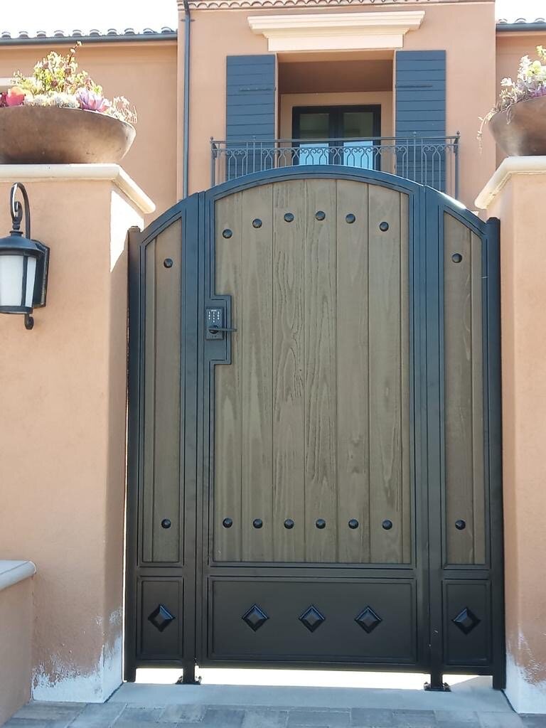 Arched custom entry gate