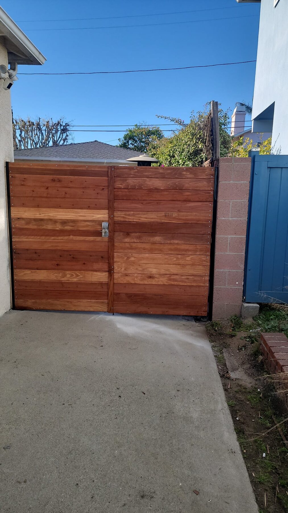Double wood driveway gate